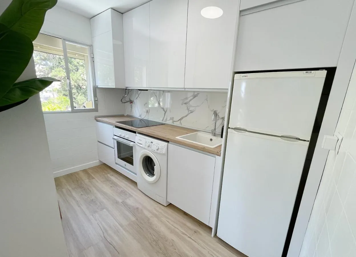Calm Apartments Estepona Beach: Location, Beach & Old Town
