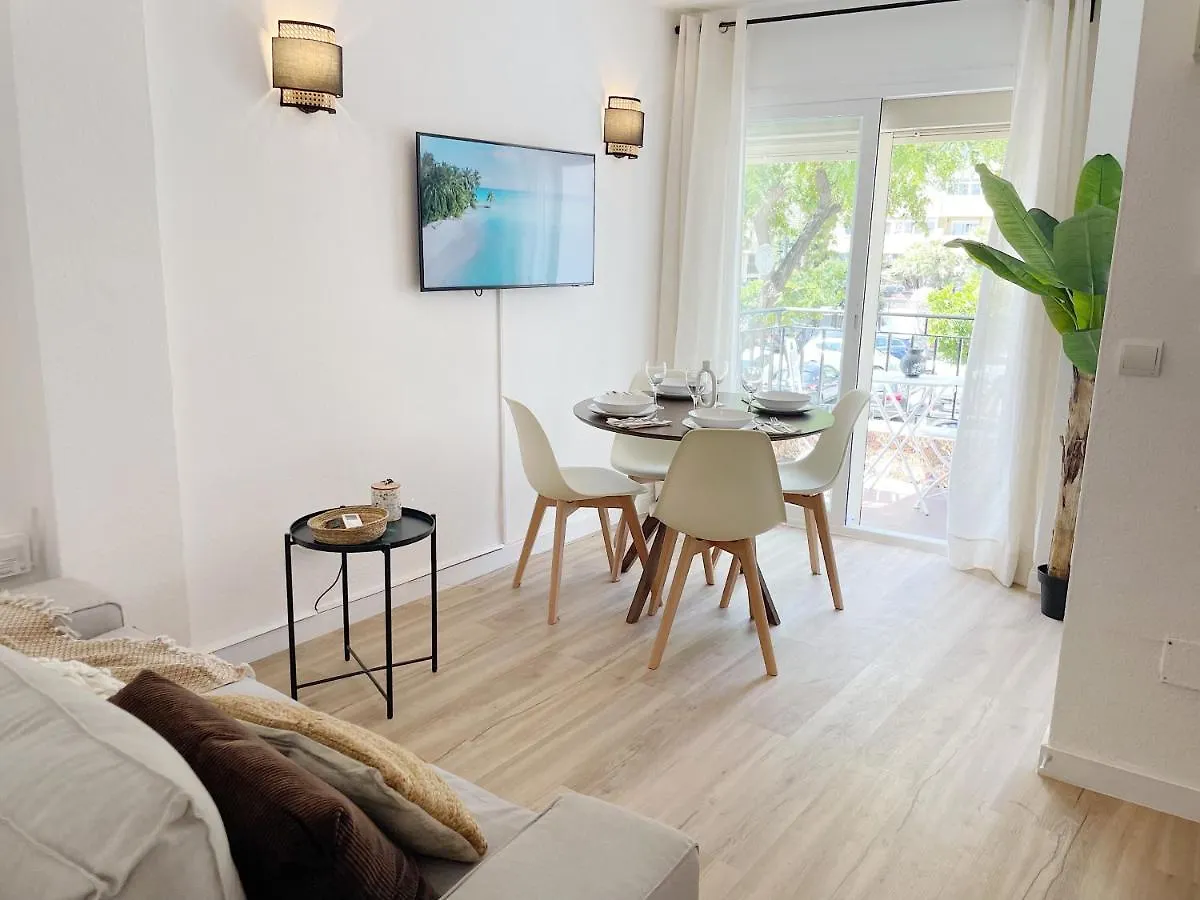 Calm Apartments Estepona Beach: Location, Beach & Old Town