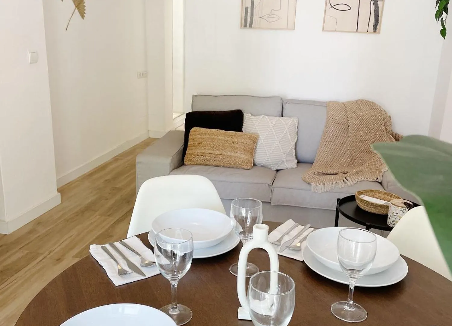 Calm Apartments Estepona Beach: Location, Beach & Old Town