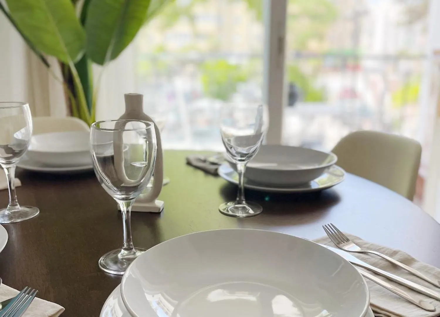 Calm Apartments Estepona Beach: Location, Beach & Old Town
