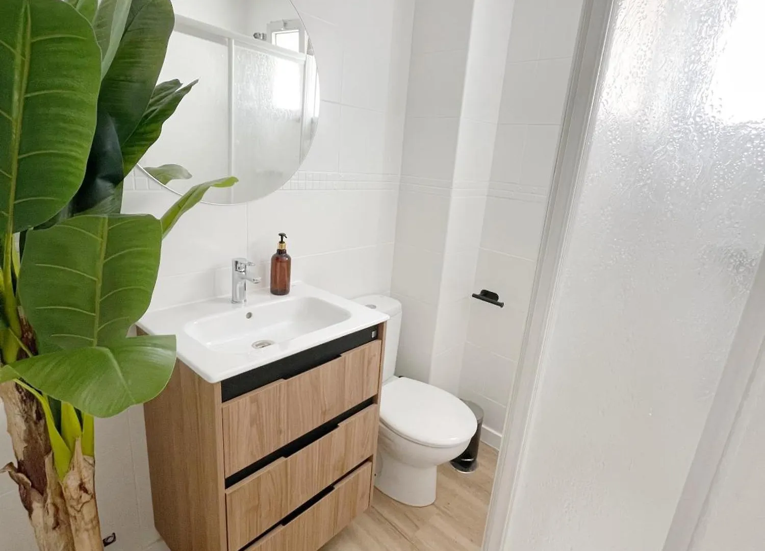 Calm Apartments Estepona Beach: Location, Beach & Old Town